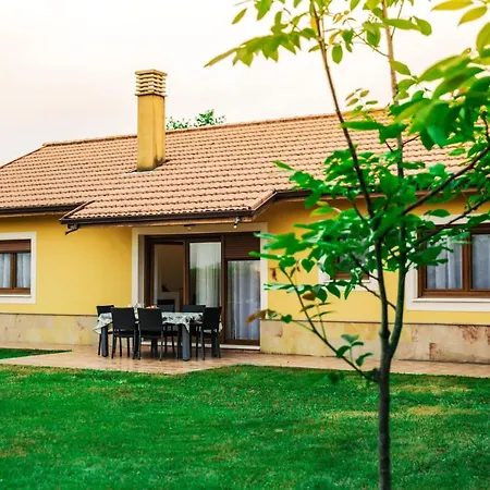 Casa Amplio Jardin Proximo Al Parque Cabarceno בית נופש *