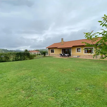 Casa Amplio Jardin Proximo Al Parque Cabarceno בית נופש *