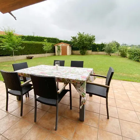 Casa Amplio Jardin Proximo Al Parque Cabarceno בית נופש